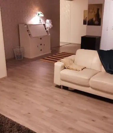 Noin 55m2 Perusvarustein. شقة *