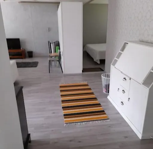 Noin 55m2 Perusvarustein. * Knivsund